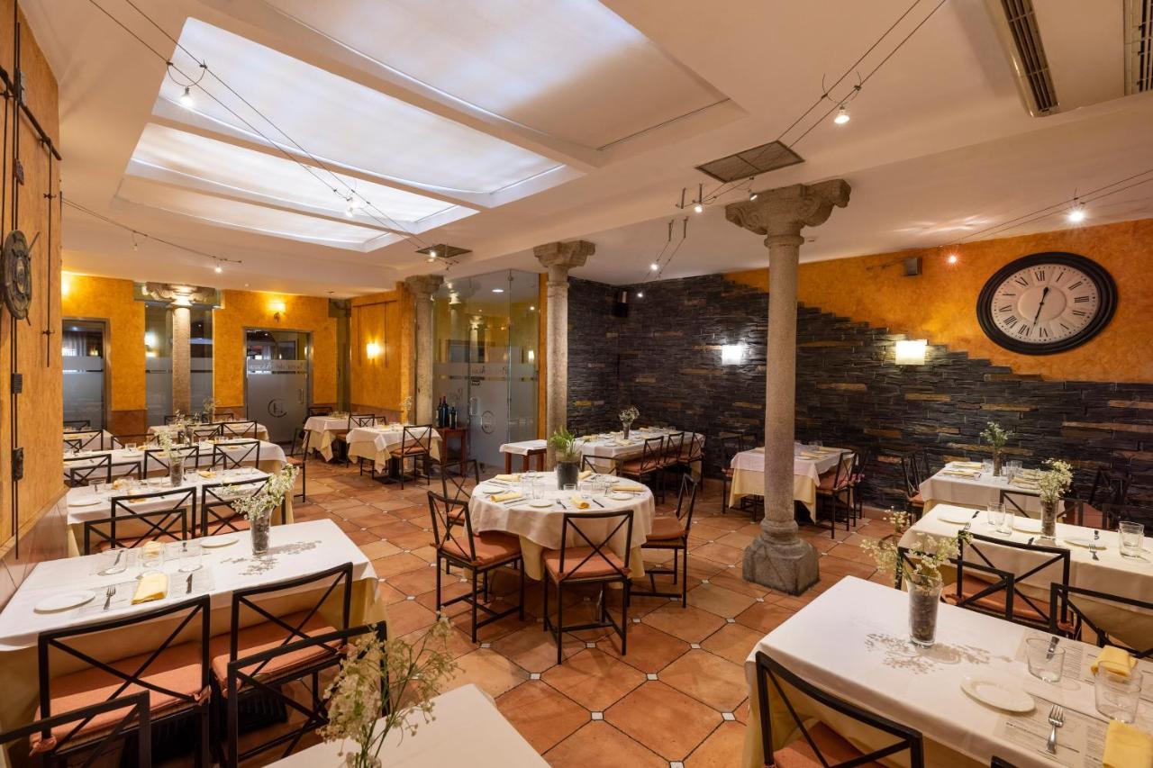 Hostal Restaurante Puerta Del Alcazar Ávila Екстериор снимка