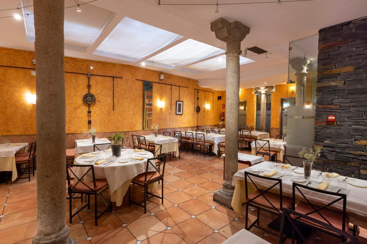 Hostal Restaurante Puerta Del Alcazar Ávila Екстериор снимка
