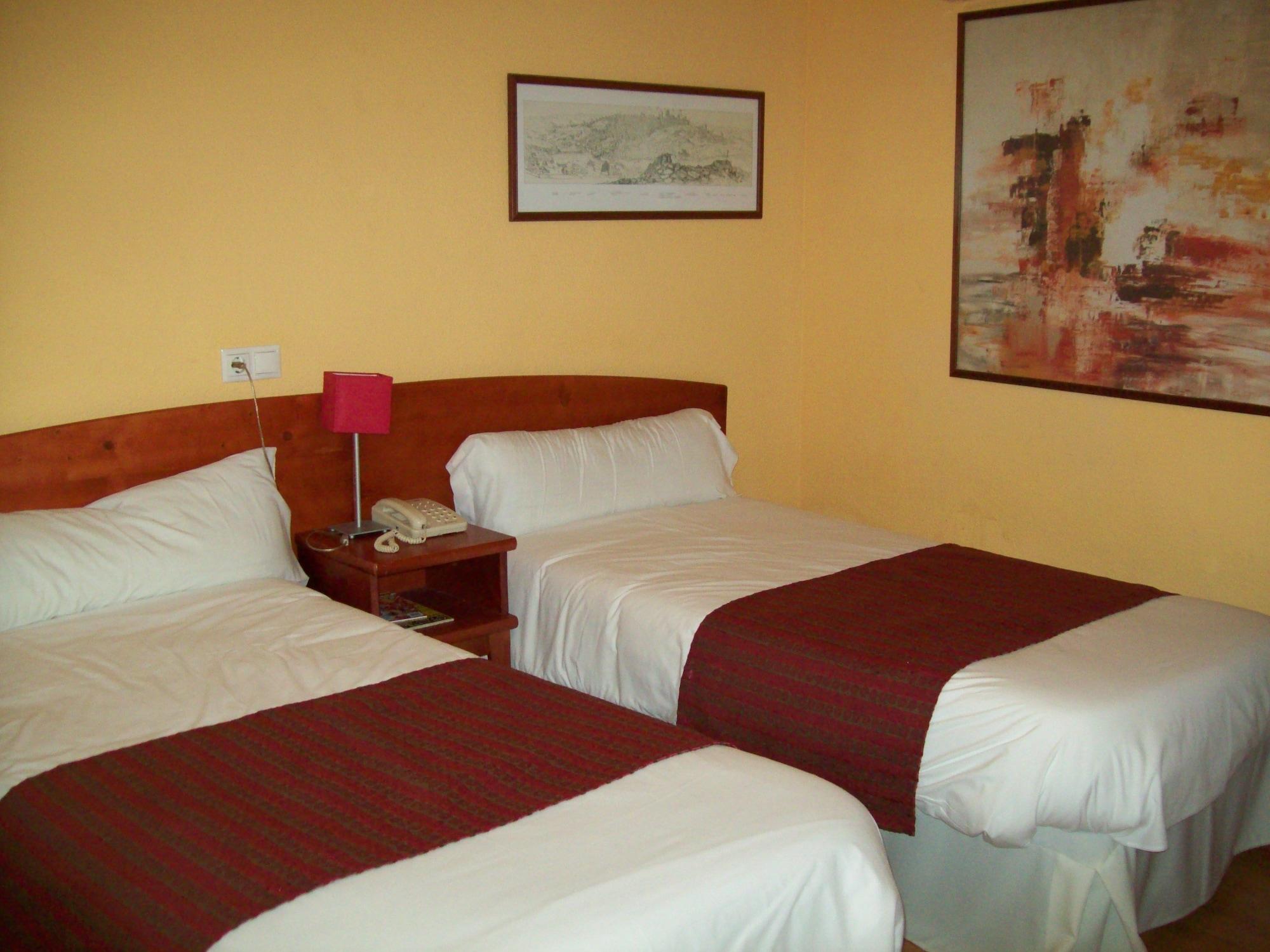 Hostal Restaurante Puerta Del Alcazar Ávila Екстериор снимка