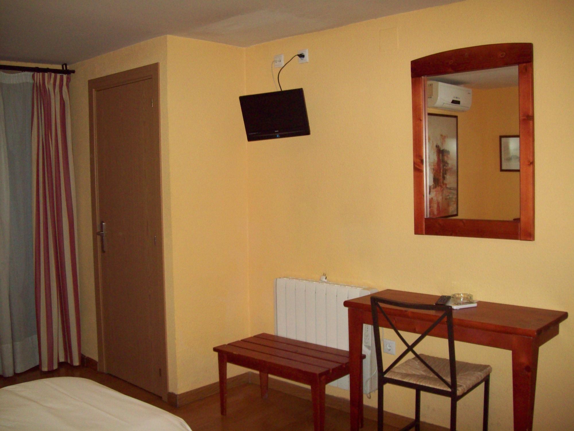 Hostal Restaurante Puerta Del Alcazar Ávila Екстериор снимка