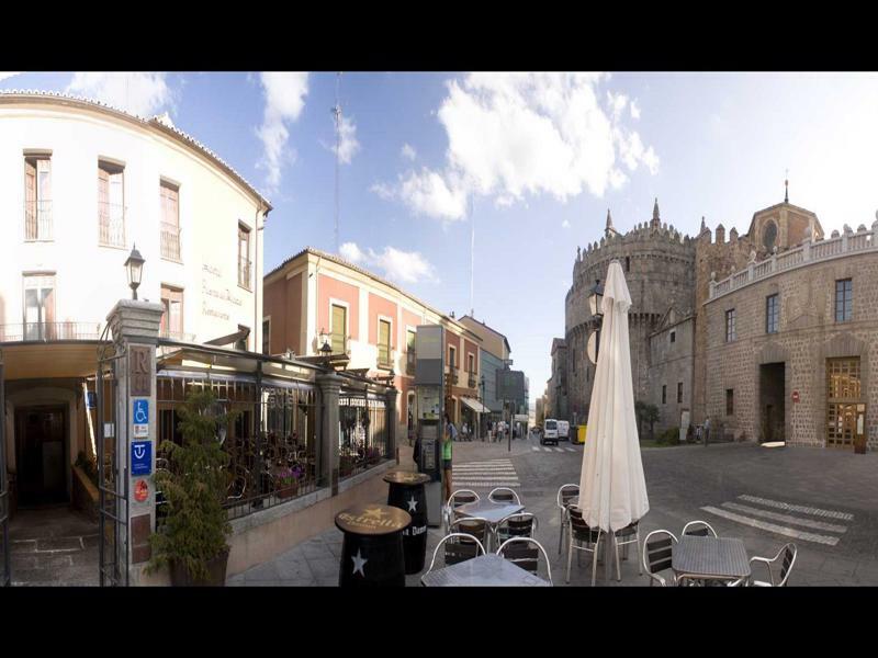 Hostal Restaurante Puerta Del Alcazar Ávila Екстериор снимка