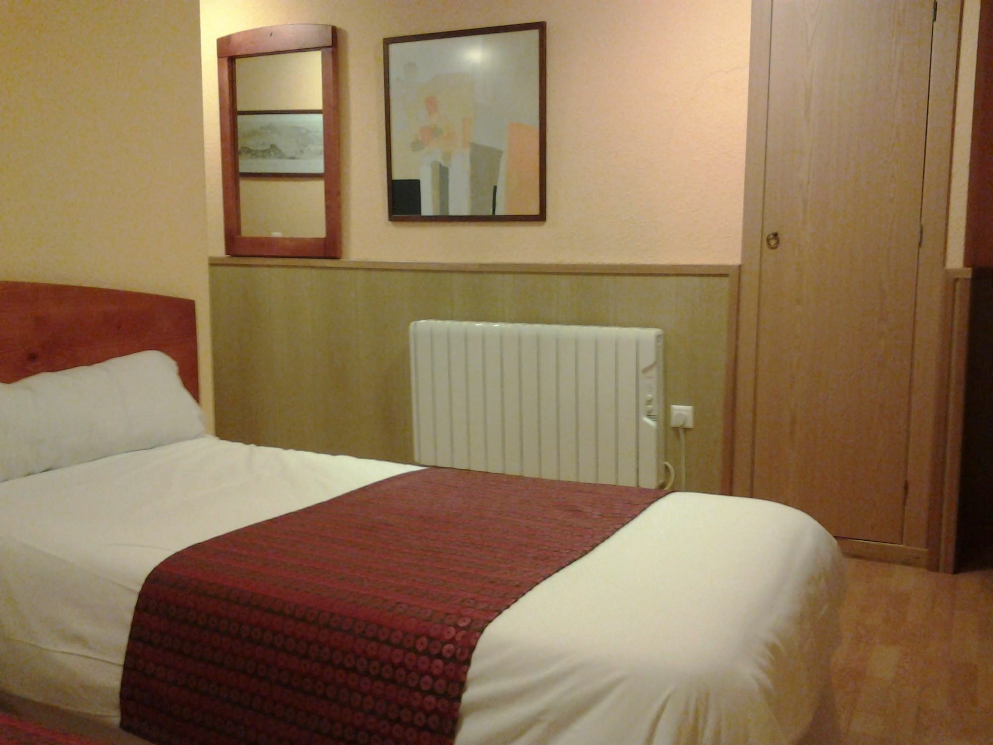 Hostal Restaurante Puerta Del Alcazar Ávila Екстериор снимка