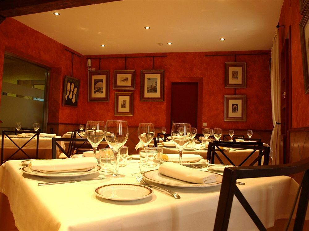 Hostal Restaurante Puerta Del Alcazar Ávila Екстериор снимка